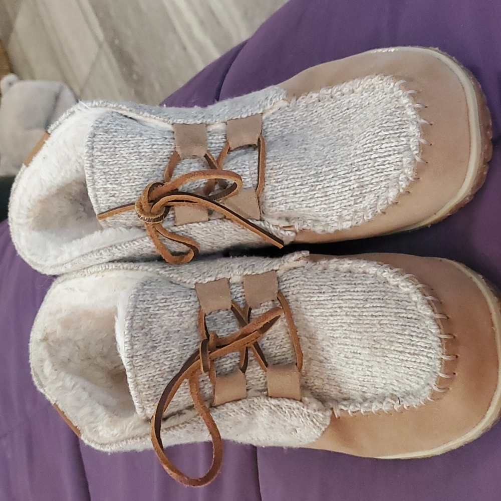 Minnetonka slipper/boot